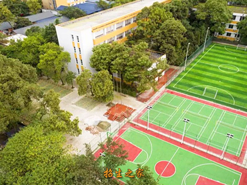 四川能投汇成技工学校学校运动场