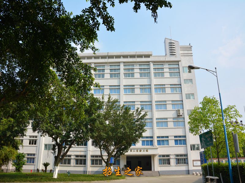 四川理工技师学院第二实验楼