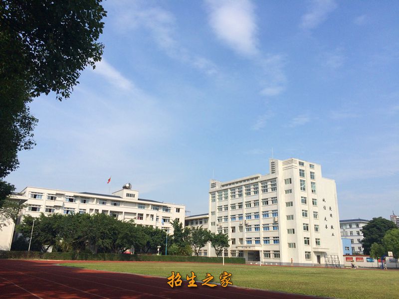 四川理工技师学院学校远景图