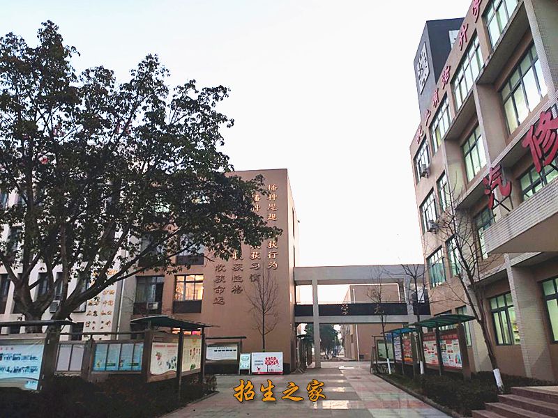 成都市工程职业技术学校教学楼