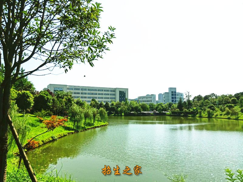 西华师范大学湖光涟漪