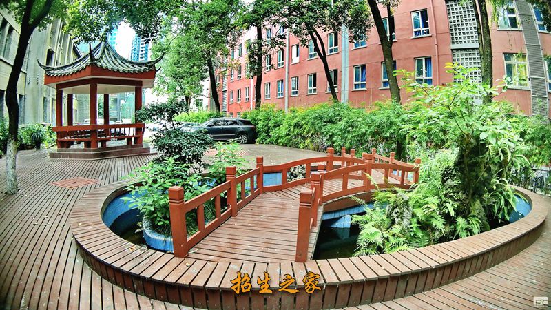 成都市通锦中学学校凉亭