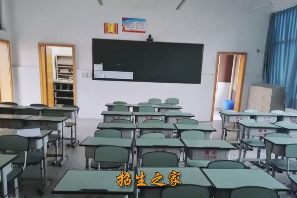 棠湖中学教室