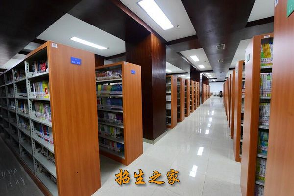 四川省成都市新都一中新都一中图书馆