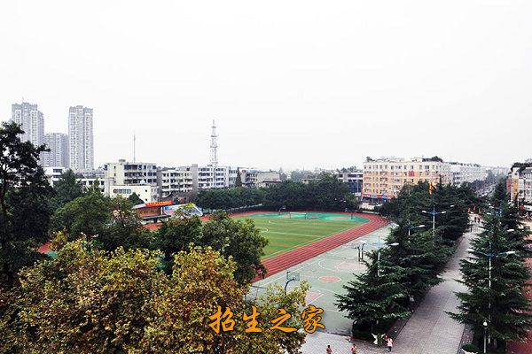 成都市中和中学学校操场