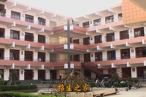 龙里县中等职业学校相册图集