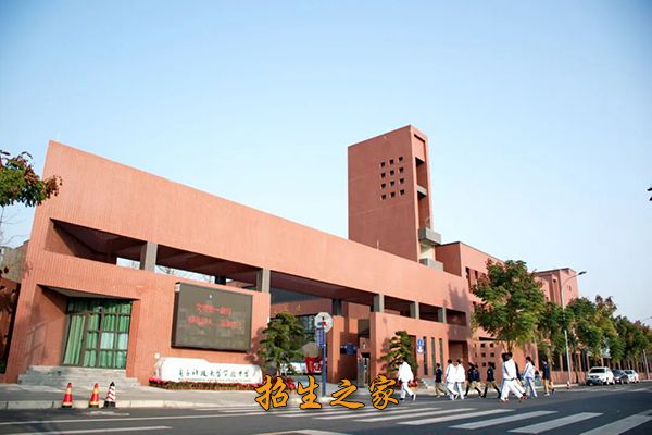 学校大门