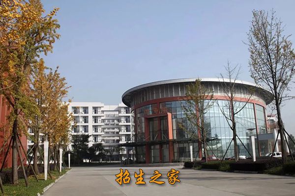 香城中学图书馆