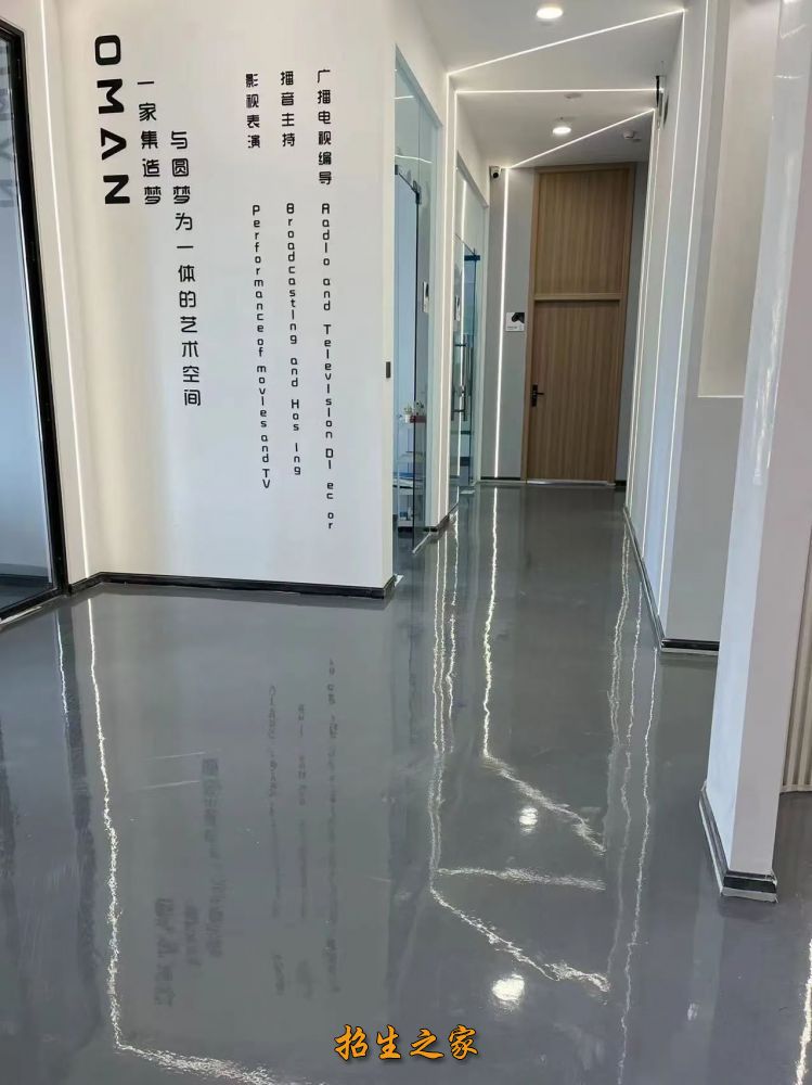 成都罗门艺术艺术长廊