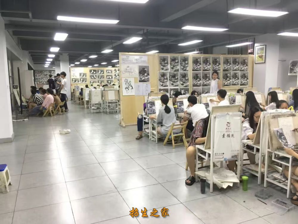 成都红土地画室校园环境