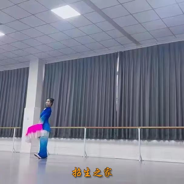 海伦新天艺考舞蹈房