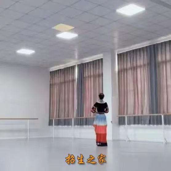 海伦新天艺考舞蹈房
