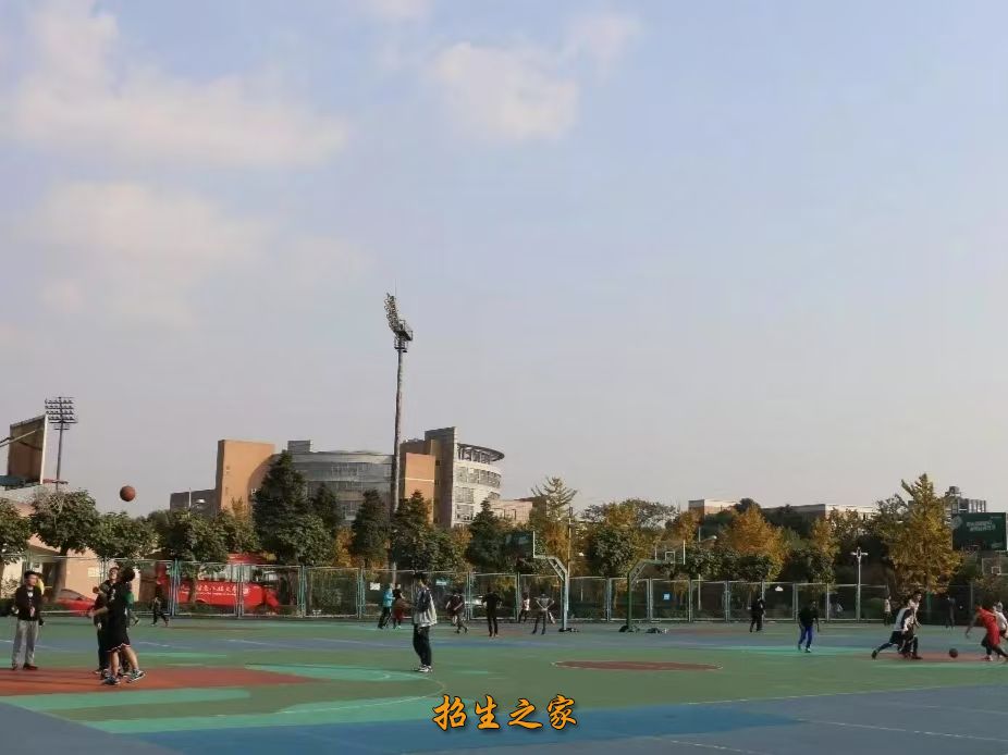 四海艺家学校环境