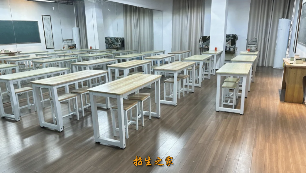 新美考画室教学环境